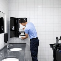 Пресс-релиз: Революционная инновация позволяет справляться с большим наплывом посетителей в туалетах