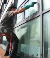 В Екатеринбурге пройдет конкурс на лучшего мойщика окон